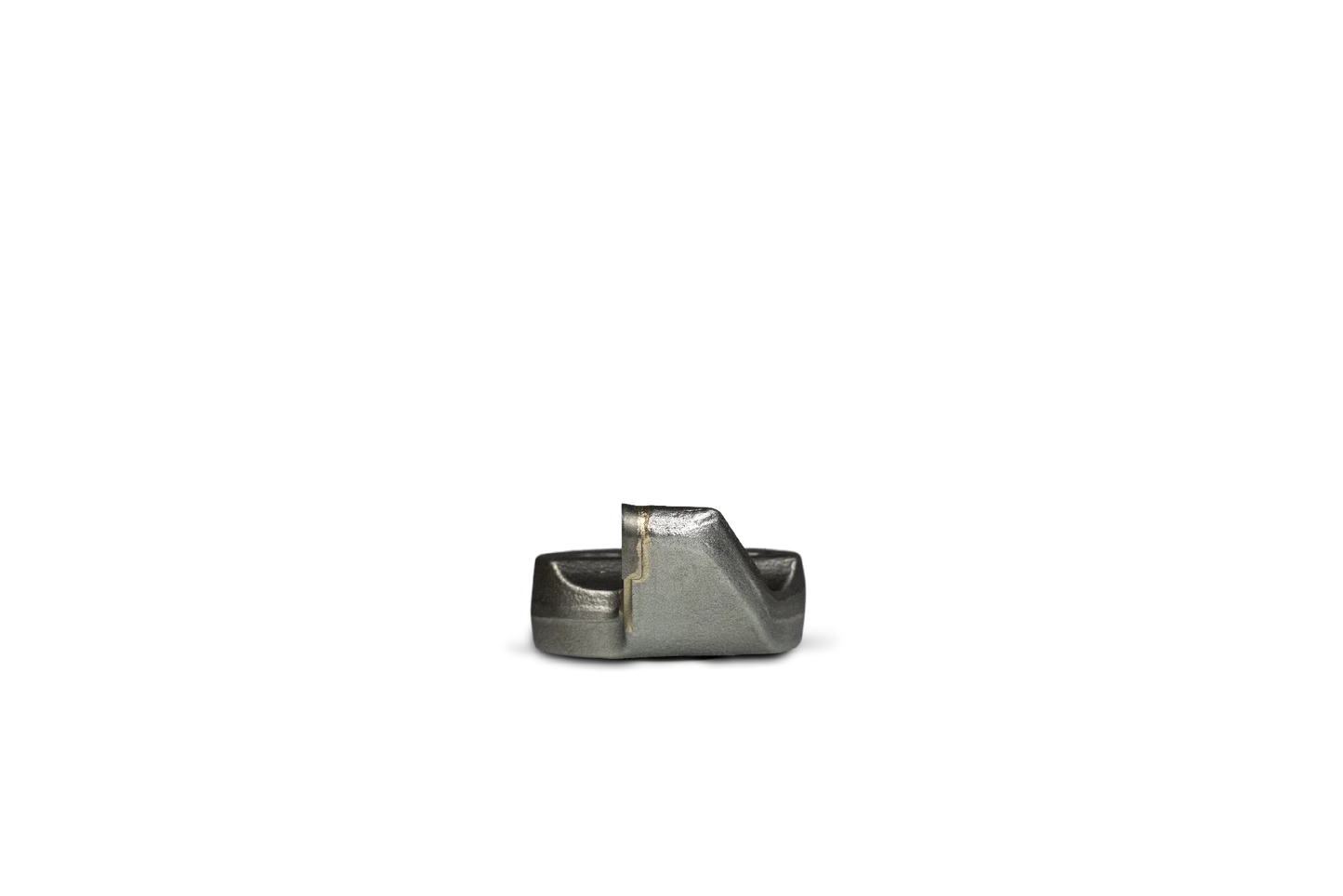 Outil HRT® compatible avec les dessoucheuses Rayco, FSI, Carlton et Vermeer. Outil gauche avec trous filetés UNF 5/8"